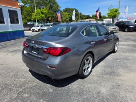 2017 INFINITI Q70