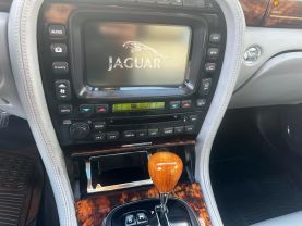 2004 JAGUAR XJ SEDAN V8, 4.2 LITER VANDEN PLAS SEDAN 4D