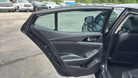 2017 Nissan Maxima - Image 15