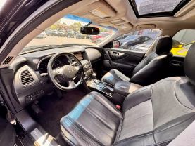 2017 INFINITI QX70