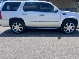 2011 CADILLAC ESCALADE SUV V8, FLEX FUEL, 6.2 LITER SPORT UTILITY 4D