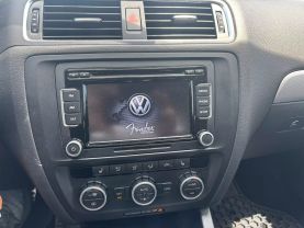 2013 Volkswagen Jetta - Image 13