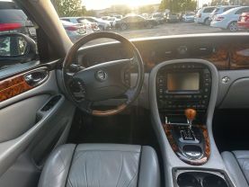2004 JAGUAR XJ SEDAN V8, 4.2 LITER VANDEN PLAS SEDAN 4D