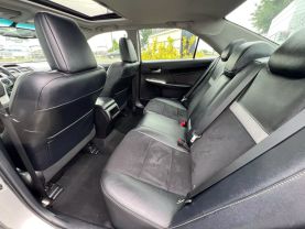 2014 Toyota Camry Se Sedan 4d - Image 18