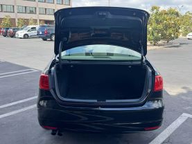 2012 VOLKSWAGEN JETTA - 5-CYL, PZEV, 2.5 LITER 2.5L SE SEDAN 4D