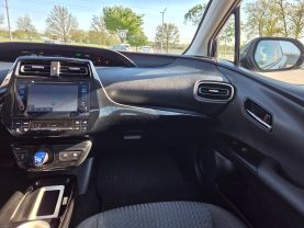 2017 Toyota Prius - Image 25