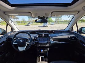 2017 Toyota Prius - Image 16