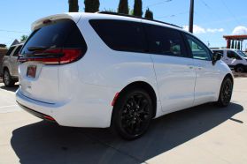 2024 Chrysler Pacifica - Image 2