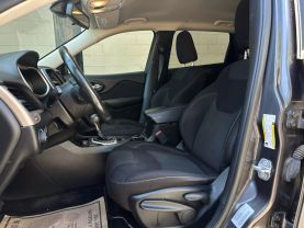 2017 JEEP CHEROKEE SUV V6, 3.2 LITER LATITUDE SPORT UTILITY 4D