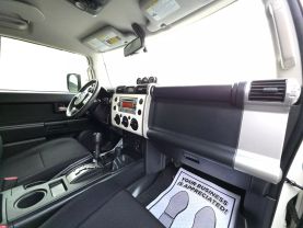 2013 TOYOTA FJ CRUISER SUV V6, 4.0 LITER SPORT UTILITY 2D