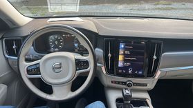 2017 VOLVO S90