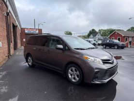 2018 TOYOTA SIENNA VAN V6, 3.5 LITER LE MINIVAN 4D