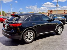 2017 INFINITI QX70
