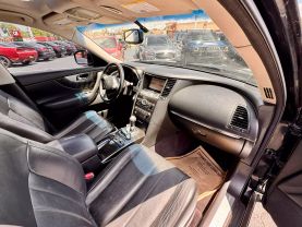 2017 INFINITI QX70