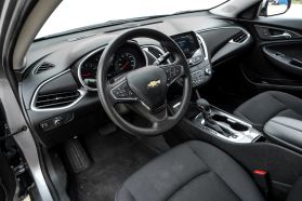 2023 Chevrolet Malibu - Image 3