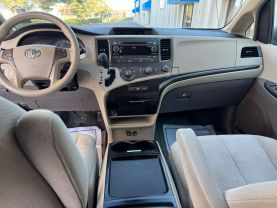 2011 TOYOTA SIENNA