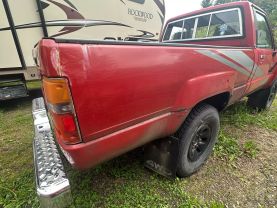 1988 Toyota Pickup - Image 11