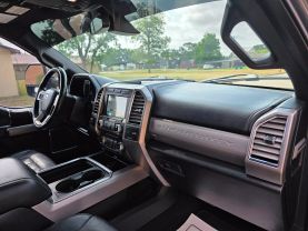 2017 FORD F250 SUPER DUTY CREW CAB PICKUP V8, TURBO DIESEL, 6.7L PLATINUM PICKUP 4D 6 3/4 FT