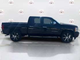 2009 CHEVROLET SILVERADO 1500 CREW CAB PICKUP V8, FLEX FUEL, 5.3 LITER XFE PICKUP 4D 5 3/4 FT