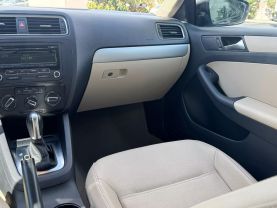 2012 VOLKSWAGEN JETTA - 5-CYL, PZEV, 2.5 LITER 2.5L SE SEDAN 4D