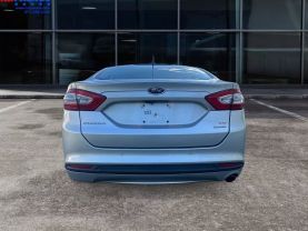 2016 Ford Fusion Se Sedan 4d - Image 4