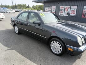 1997 MERCEDES-BENZ E-CLASS SEDAN 6-CYL, 3.2 LITER E 320 SEDAN 4D