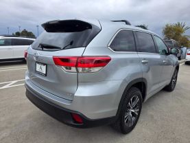 2017 Toyota Highlander - Image 6