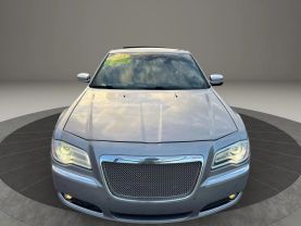 2013 CHRYSLER 300 SEDAN V8, HEMI, 5.7 LITER 300C SEDAN 4D