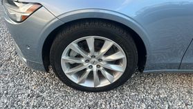 2017 VOLVO S90