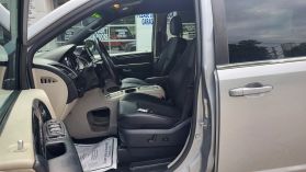 2019 Dodge Grand Caravan Passenger Sxt Minivan 4d - Image 9