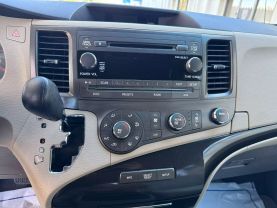 2011 TOYOTA SIENNA