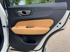 2020 VOLVO XC60 SUV 4-CYL, DRIVE-E, TURBO, 2.0 LITER T5 MOMENTUM SPORT UTILITY 4D
