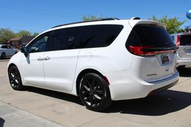 2024 Chrysler Pacifica - Image 3