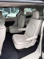2019 Chrysler Pacifica - Image 12