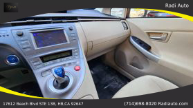 2013 Toyota Prius - Image 17