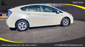 2013 Toyota Prius - Image 16