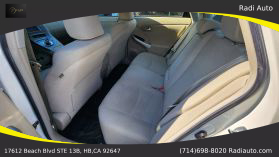 2013 Toyota Prius - Image 12