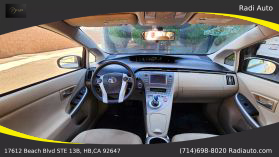 2013 Toyota Prius - Image 21