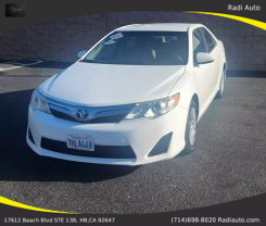 2014 Toyota Camry - Image 30