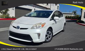 2012 Toyota Prius - Image 13
