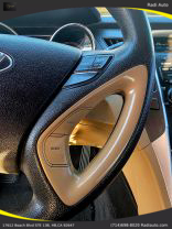 2013 Hyundai Sonata - Image 17