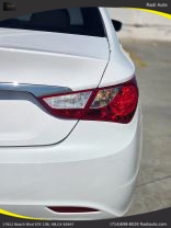 2013 Hyundai Sonata - Image 14