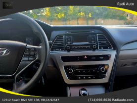 2017 Hyundai Sonata - Image 30