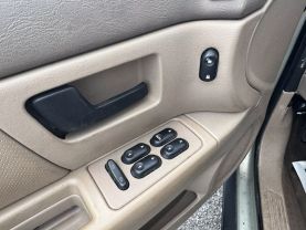 2004 FORD TAURUS SEDAN V6, 3.0 LITER SE SEDAN 4D