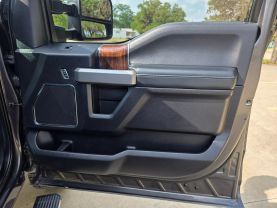 2017 FORD F250 SUPER DUTY CREW CAB PICKUP V8, TURBO DIESEL, 6.7L PLATINUM PICKUP 4D 6 3/4 FT