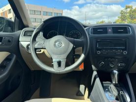 2012 VOLKSWAGEN JETTA - 5-CYL, PZEV, 2.5 LITER 2.5L SE SEDAN 4D