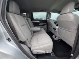2017 Toyota Highlander - Image 12