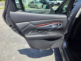 2017 INFINITI Q70