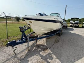 2004 CARAVELLE BOW RIDER WATERCRAFT - -