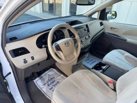 2011 TOYOTA SIENNA